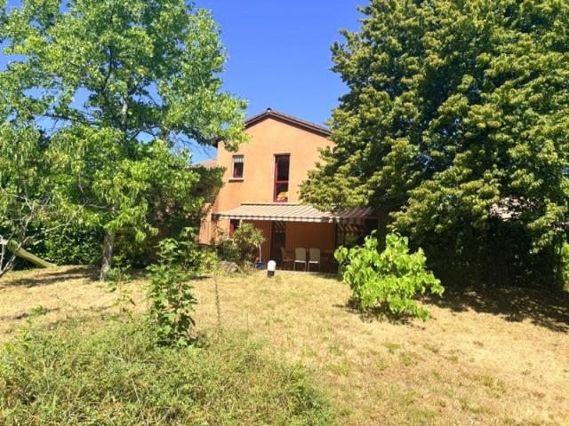 MAISON T6 SUR TERRAIN DE 749M2