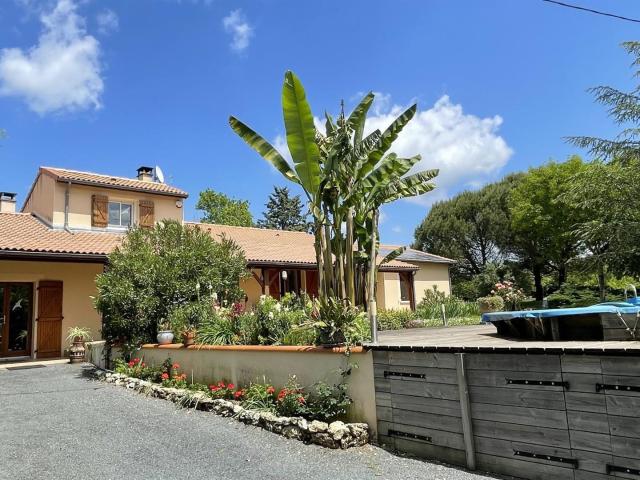 Maison T6 + piscine en bois et double garage 220m² Laroque Timbaut