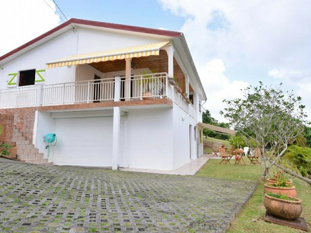 Maison T6 T4 +T2 145 m2 Trinité