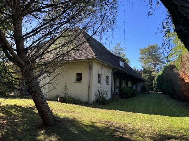 MAISON T7 GARAGE JARDIN A RENOVER