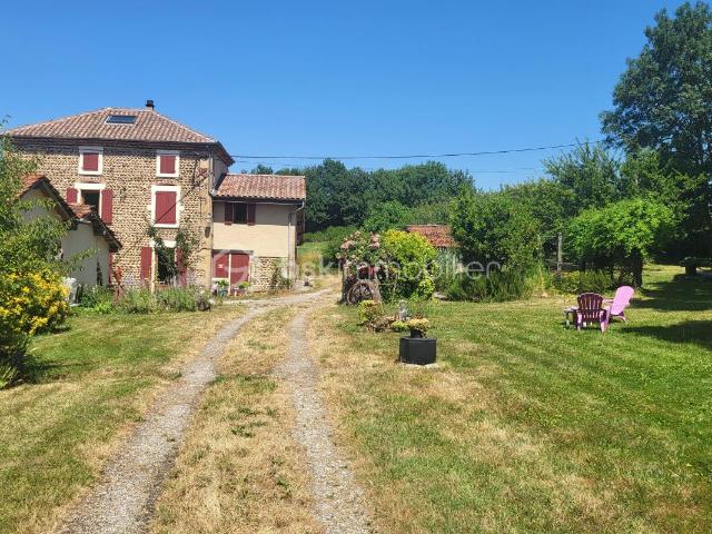 Maison T8 197 m2 terrain 1 ah