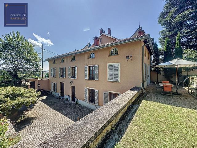 Maison T8 7 chambres 1750 m2 de terrain piscine