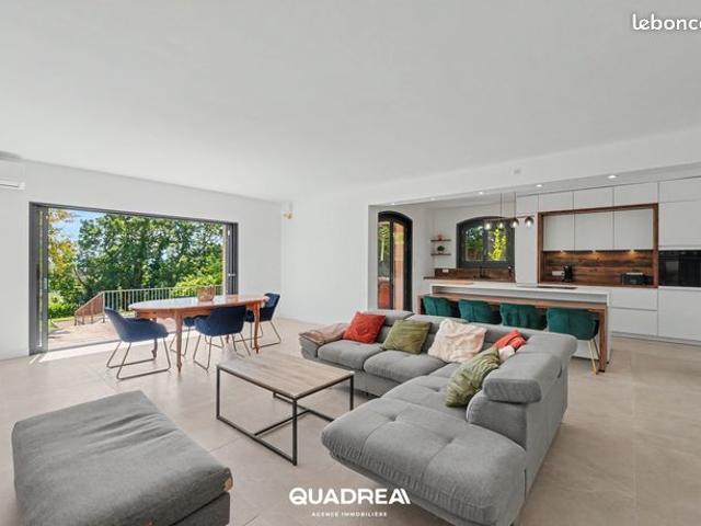 Maison t8 avec vue dominante et degagee