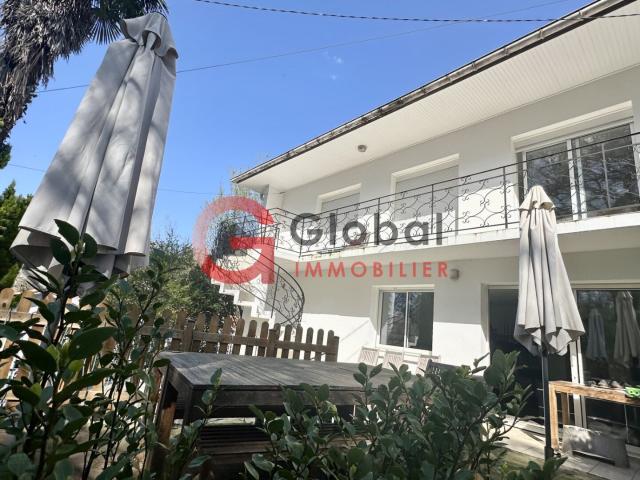 Maison T8 de 162 m2 sur un terrain de 324 m2 Secteur Lac M
