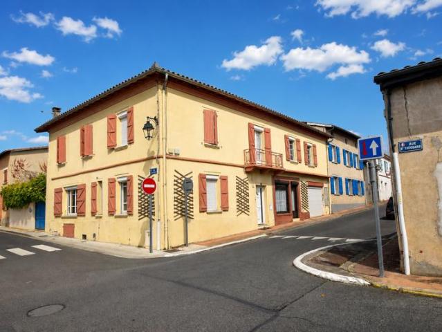 MAISON T9 250 m2 VILLEBRUMIER