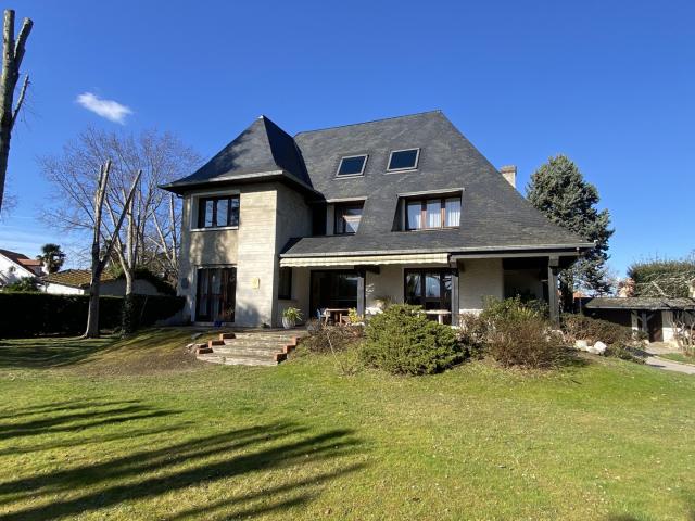 Maison T9 située à Séméac