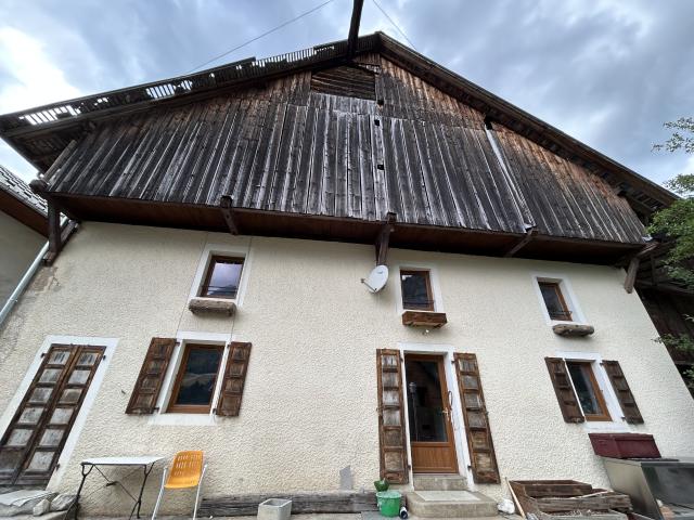 MAISON TALLOIRES MONTMIN Granges / Stockages