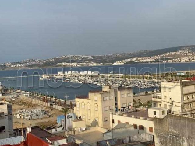 Maison titré à l'achat en Centre. Surface de 556 m². Belle vue sur mer