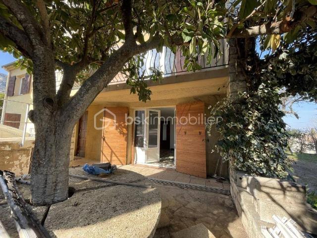 Maison traditionnel composé de 2 logements T3 et T4 quartier r
