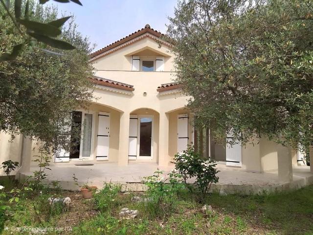 Maison traditionnelle 134 m² sur terrain de 877 m², sans vis. 133m² Saint Christol lez Alès
