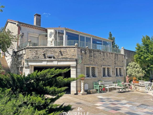 Maison traditionnelle à vendre viager occupé avec grandes dé
