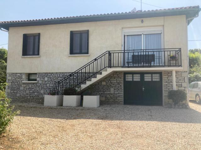 Maison traditionnelle à la campagne avec piscine