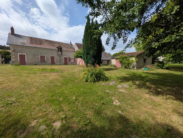 Maison traditionnelle à rénover. 390m² Langeais