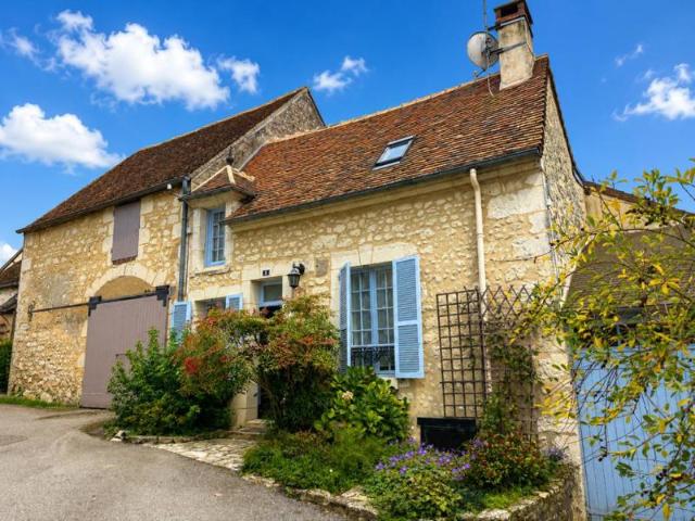 Maison traditionnelle au coeur du village de Mauves sur Huisne