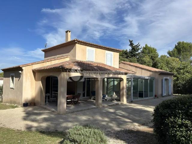 Maison traditionnelle 4 ch avec vue dégagée Fontvieille