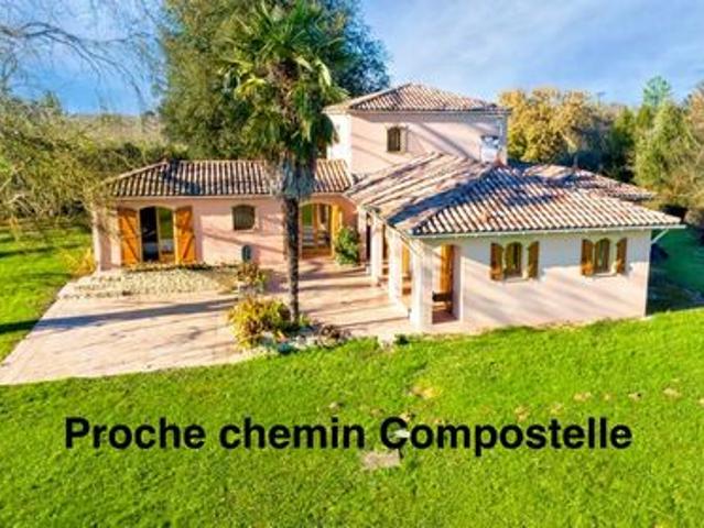 MAISON TRADITIONNELLE AVEC GRAND TERRAIN ET VUE PYRENEES