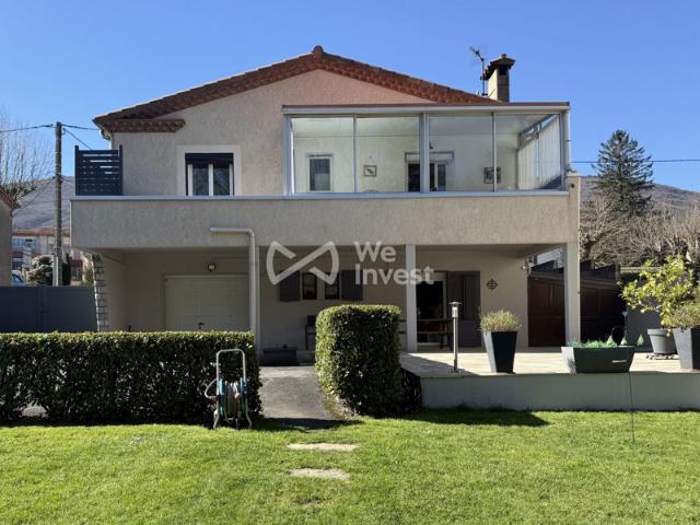 Maison traditionnelle avec jardin et accès à la rivière