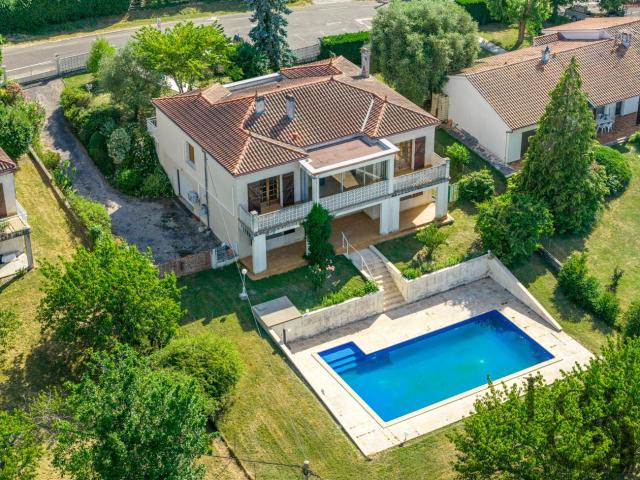 Maison traditionnelle avec piscine et vue, à vendre à Pujols 191m² Pujols