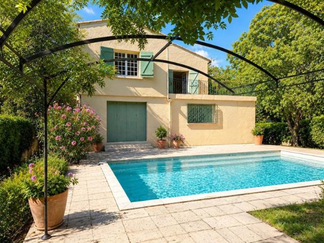 Maison traditionnelle avec piscine