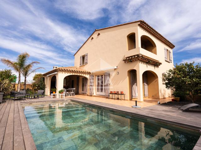 Maison traditionnelle d'exception à vendre à Alenya 6 chambres, piscine et jardin