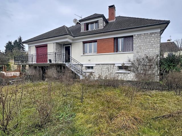 Maison traditionnelle de 107 m2 avec sous sol total et combles aménageables