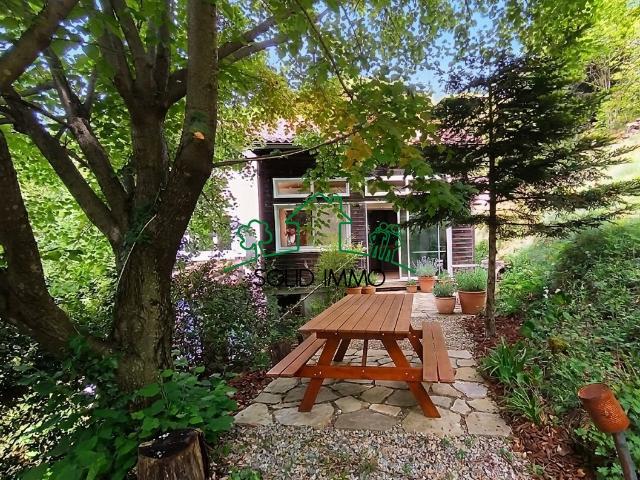 Maison traditionnelle de 113 m2 avec terrain de 11 000 m2 su. 113m² Burzet