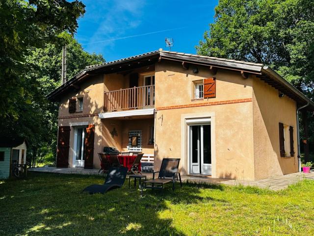 Maison traditionnelle de 128 m2 sur grand terrain clôt de 50. 128m² Sérignac