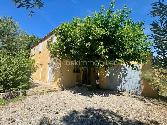 Maison traditionnelle de 137 m² à Grans