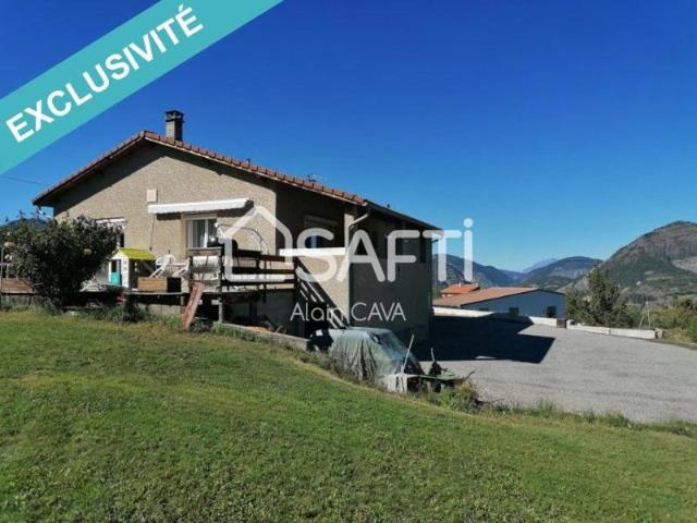 Maison traditionnelle de 150m² avec garage et dépendance en sous sol sur 2476m² de terrain cloturé