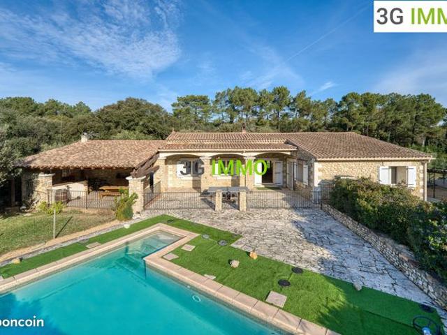 Maison traditionnelle de 153 m² avec piscine et grand terrain – Cadre exceptionnel