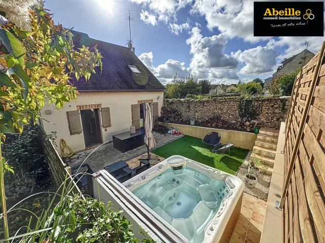 MAISON TRADITIONNELLE DE 93 M2 HAB GARAGE. TERRAIN 214 M2