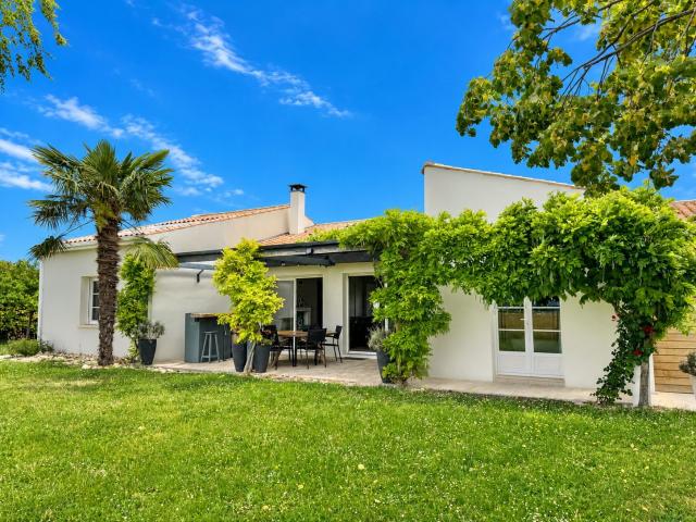 Maison traditionnelle de plain pied 148m² Cozes