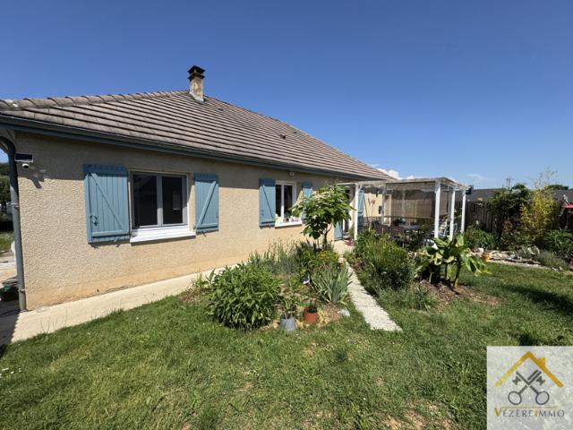 Maison traditionnelle de plain pied Varetz