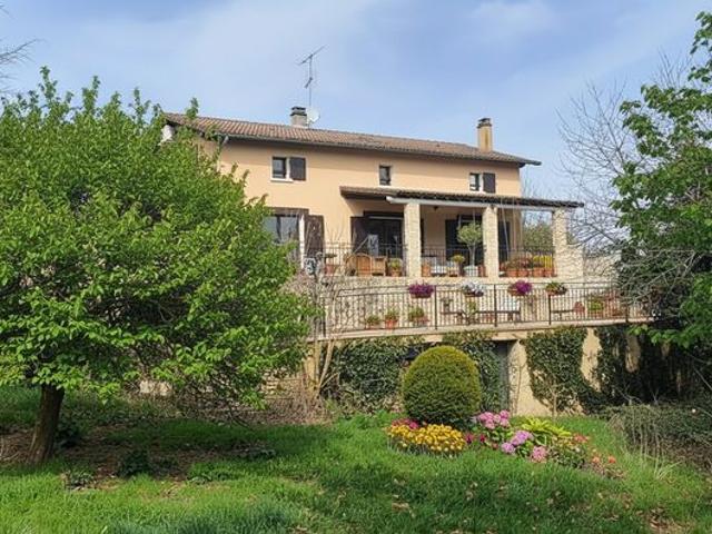 Maison traditionnelle de T5 de 150 m² + garage sur un terrain de 1160 m²