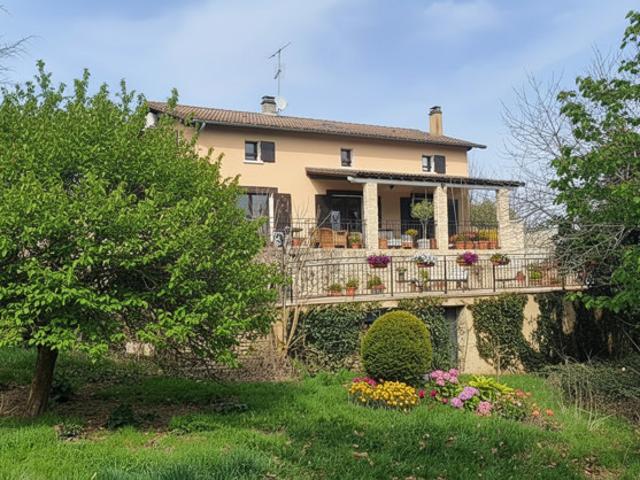 Maison traditionnelle de T5 de 150 m² + garage sur un terrain de 1160 m²