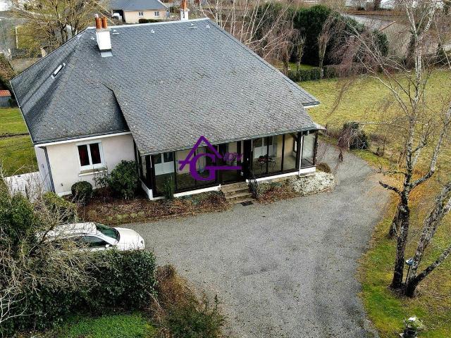 Maison traditionnelle semi enterrée T5 De 136 M² 136m² Quins