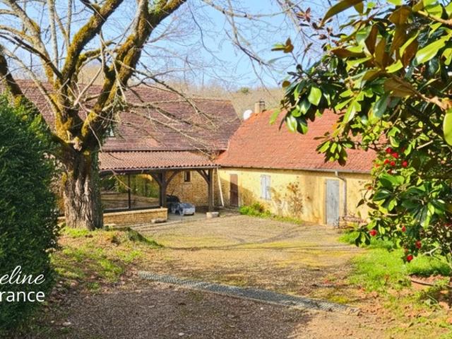 Maison périgourdine familiale avec dépendance en pierre et potentiel gîte
