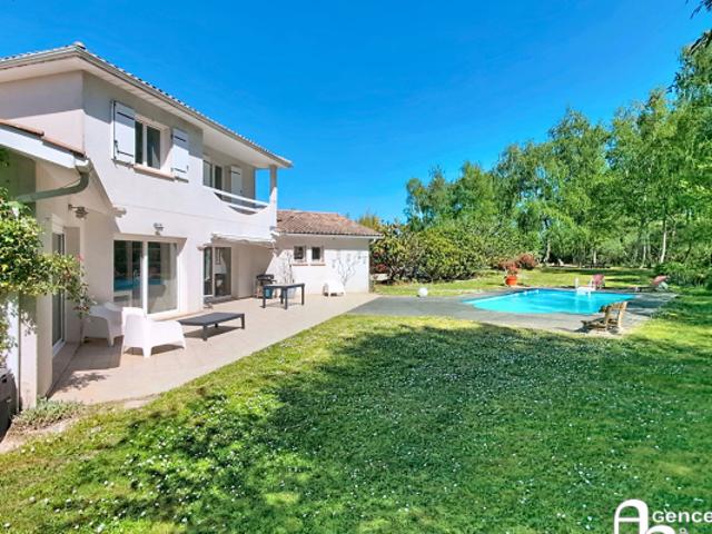 Maison Traditionnelle sur parc de 3000m²