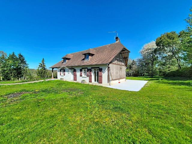 Maison traditionnelle sur sous sol, dans un bel environnement !