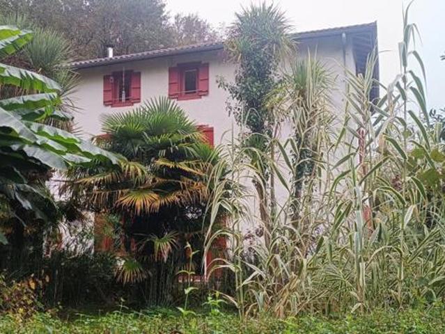 Maison traditionnelle sur 3 niveaux de 270m2