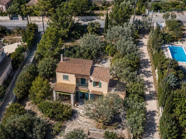 Maison Traditionnelle T5 Construite En 1973 De 138 m² Sur. 138m² La Fare les Oliviers