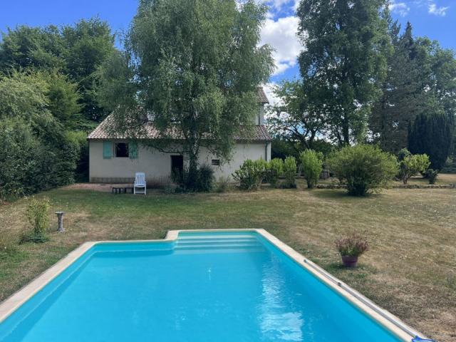 Maison tranquille avec piscine