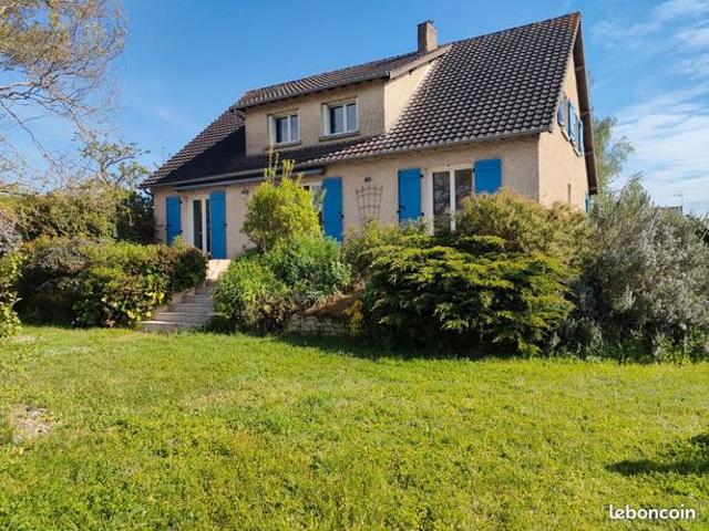 Maison très lumineuse dans un cadre agréable