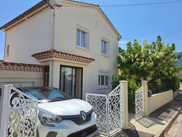 Maison très lumineuse sur un terrain clos de 304m2 avec un garage
