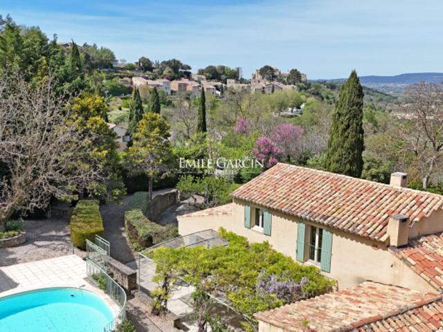 Maison triangle d'or du Luberon avec jardin et vue