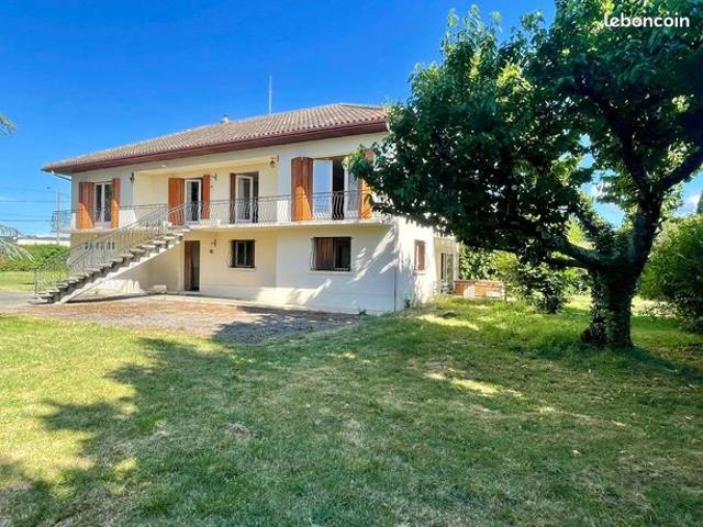 Maison trois chambres avec 1965m² de terrain à Vic en Bigorre