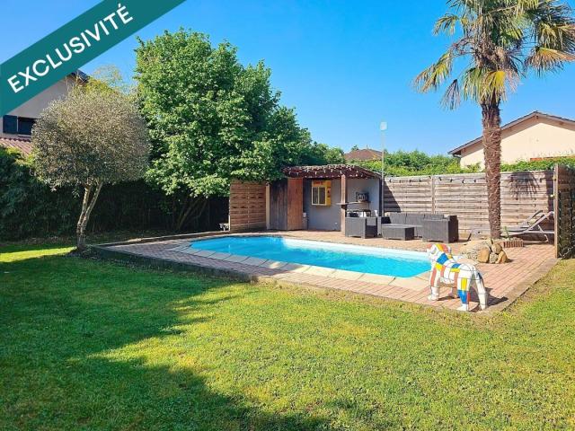 Maison trois chambres avec piscine plus un studio