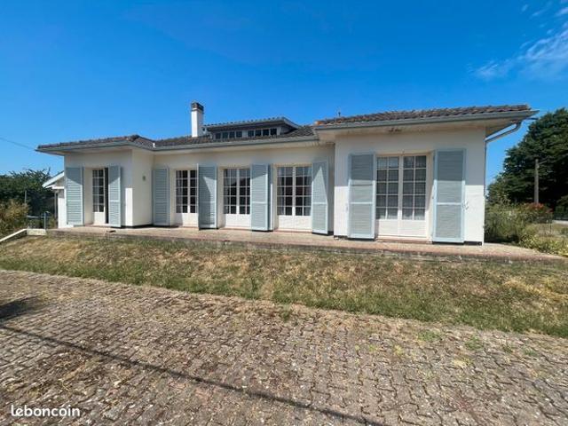 Maison trois chambres proche du centre de Vic en Bigorre
