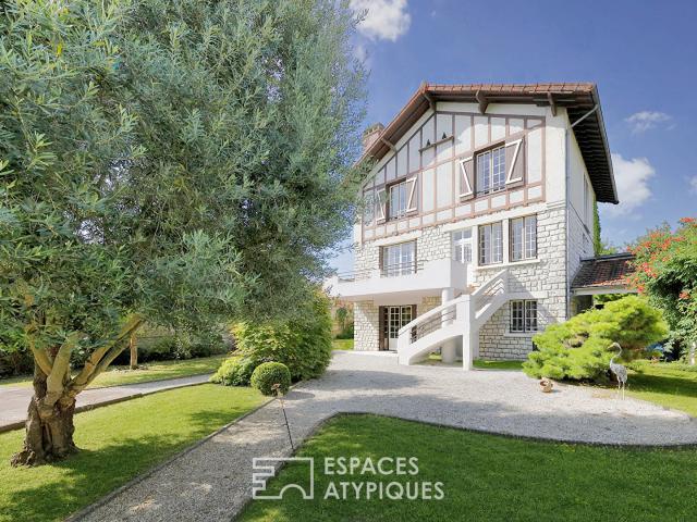 Maison Tudor de caractère dans un écrin de verdure à Thomery