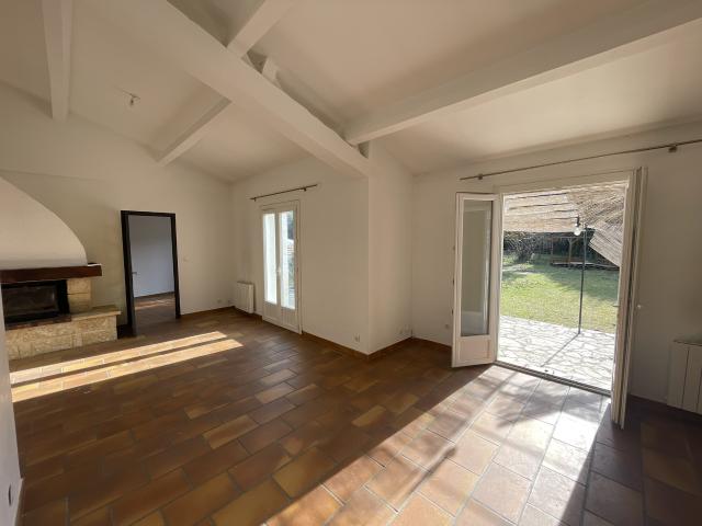 Maison Type 5 de 103.15 m2 avec terrain de 700 m2, terrasse et double garage